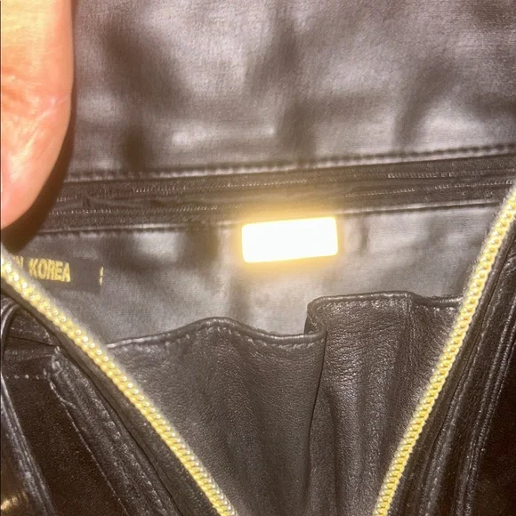 Vintage Perlina leather with gold hardware. - Picture 4 of 5